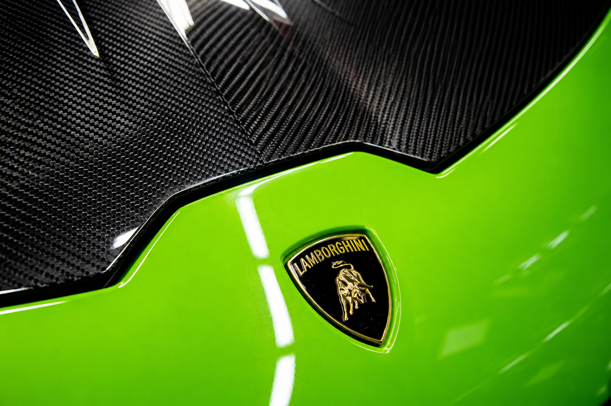 Lamborghini Huracán 1016 Style Double-Sided Carbon Fiber Hood