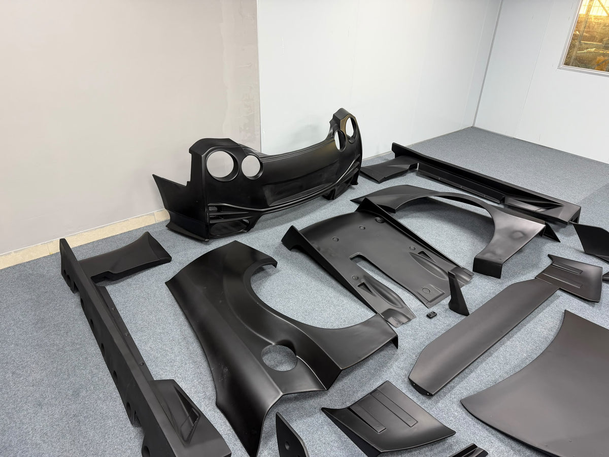 Nissan GTR upgraded to LB version fiberglass widebody kit