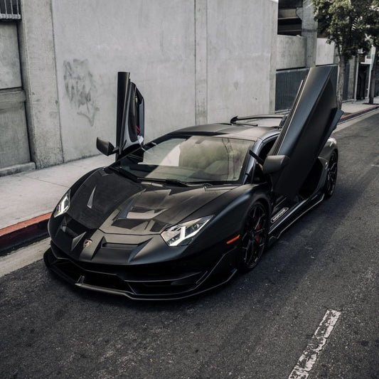 Lamborghini Aventador 1016-style dry carbon fiber hood