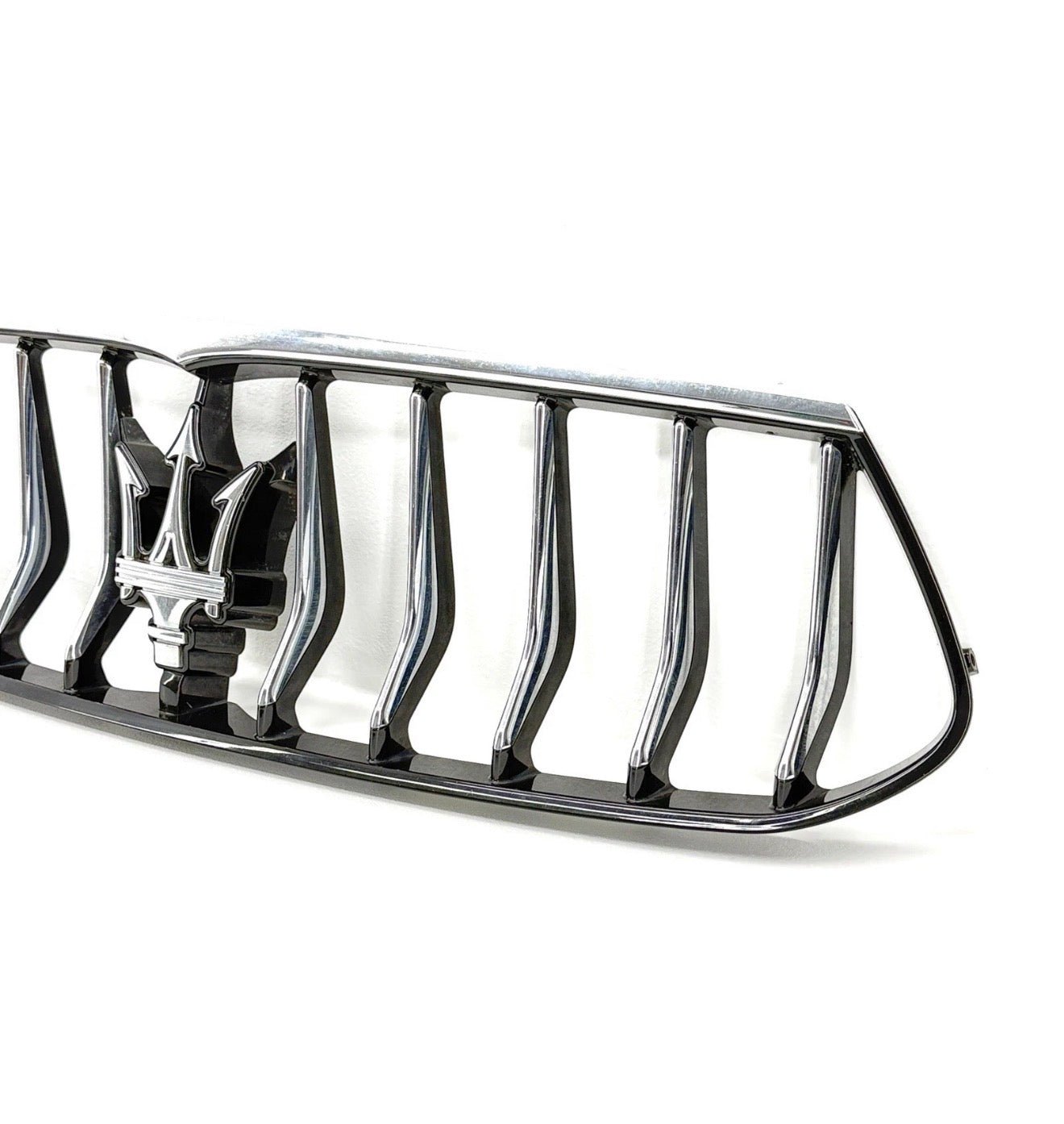 2018 - 2024 MASERATI GHIBLI FRONT BUMPER UPPER GRILLE CHROME W/ EMBLEM ASSEMBLY