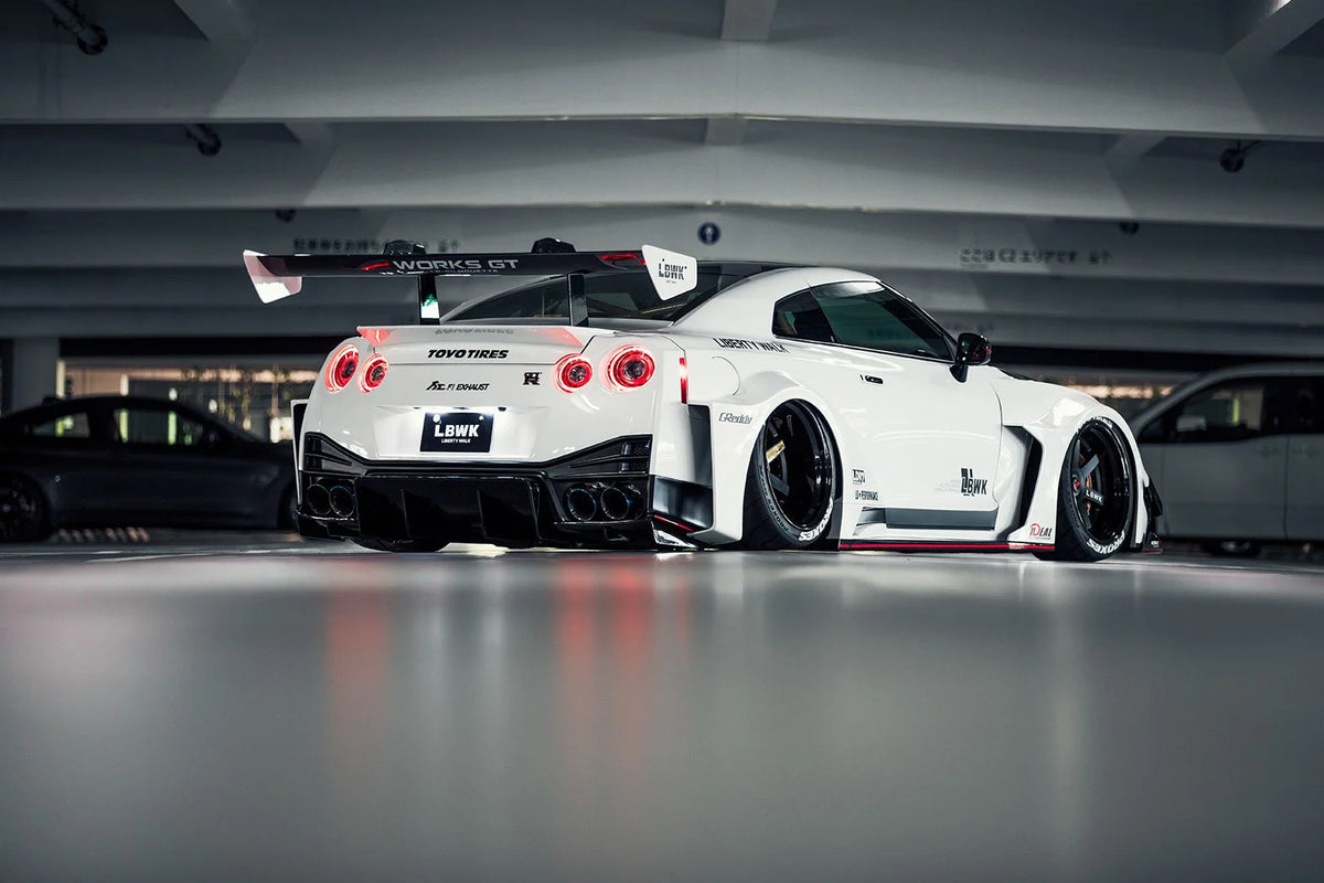 Nissan GTR upgraded to LB version fiberglass widebody kit