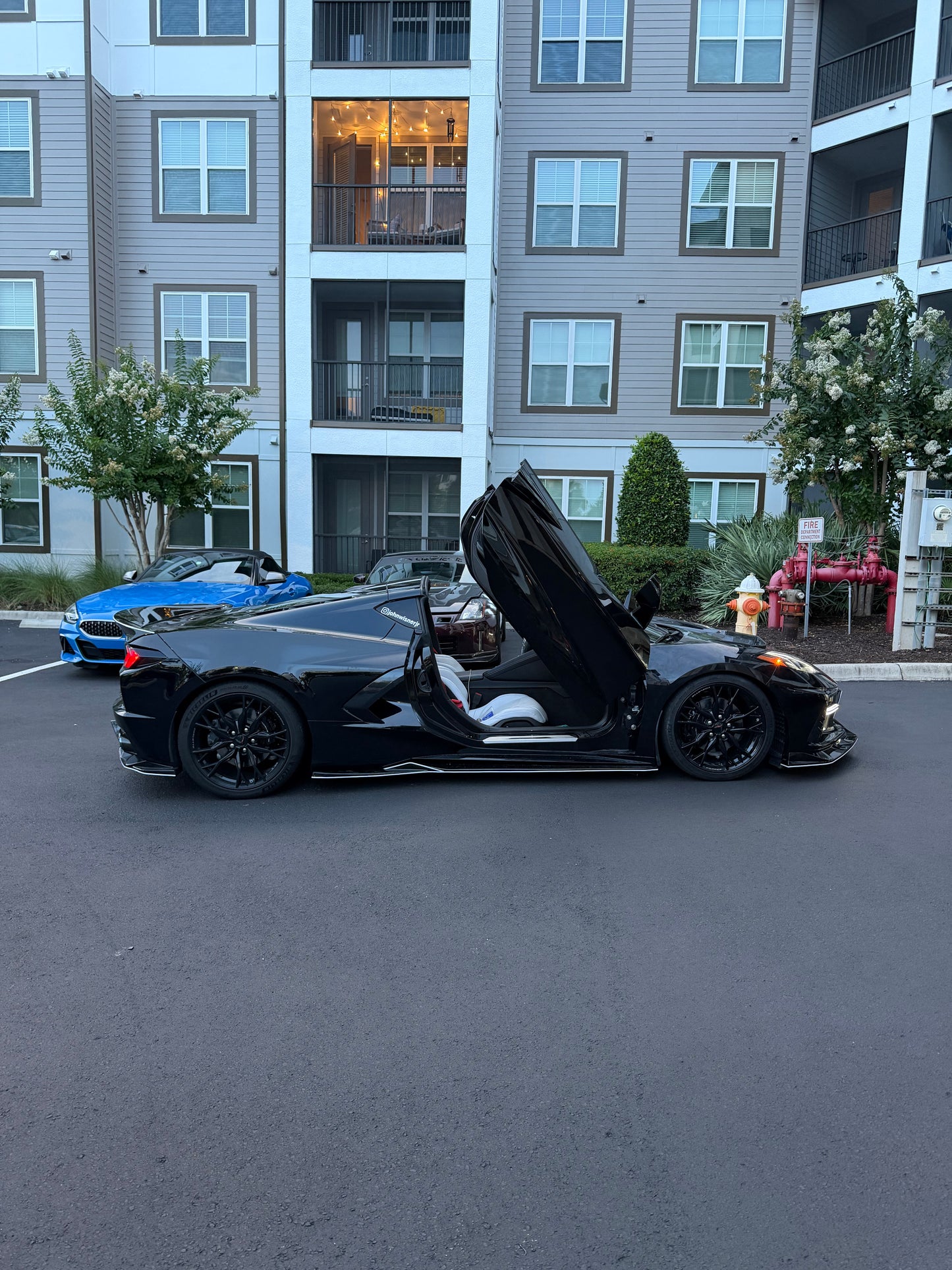 Chevrolet Corvette C8 2020-2025 Direct Bolt on Vertical Doors kit lambo door