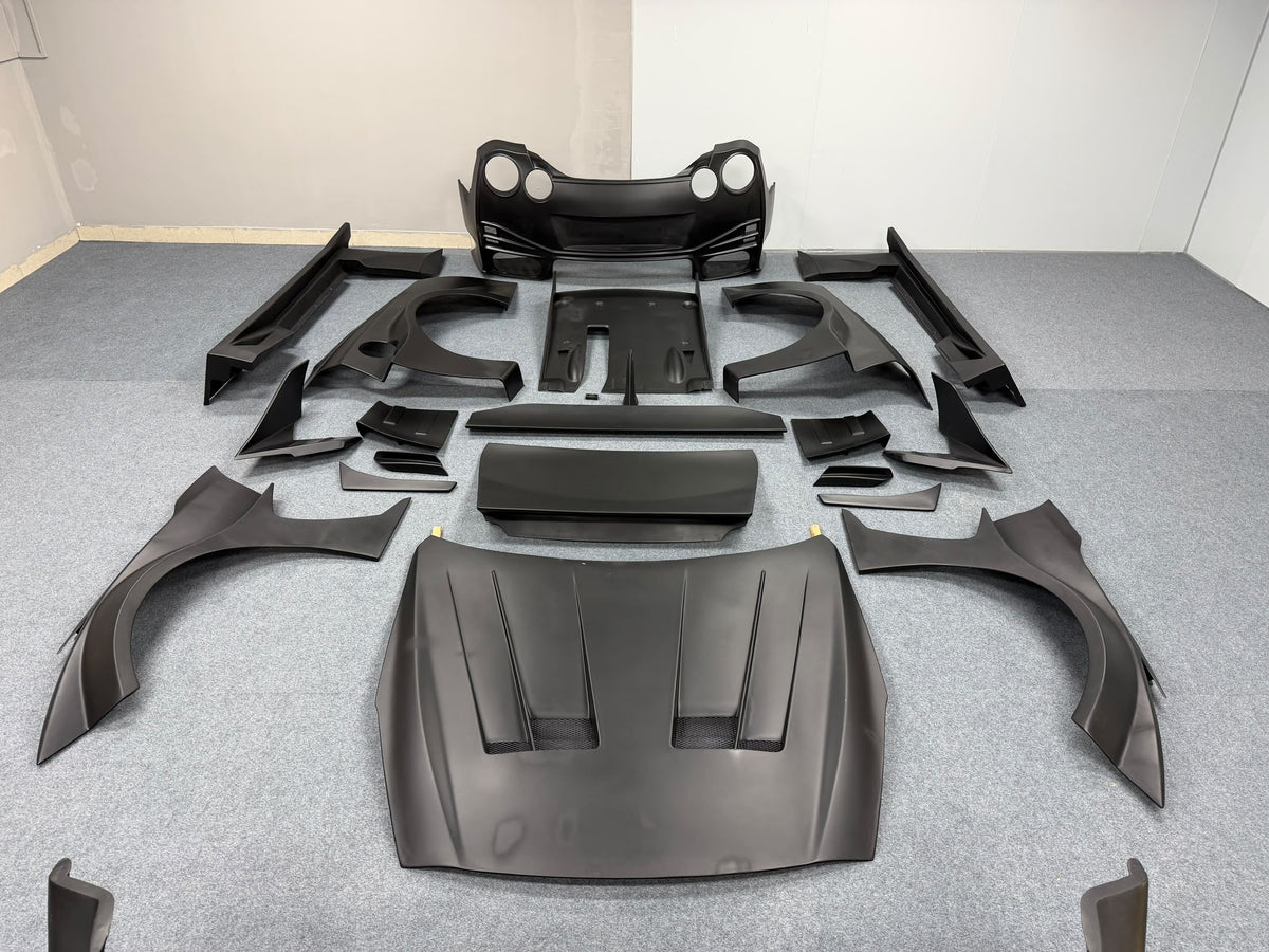 Nissan GTR upgraded to LB version fiberglass widebody kit