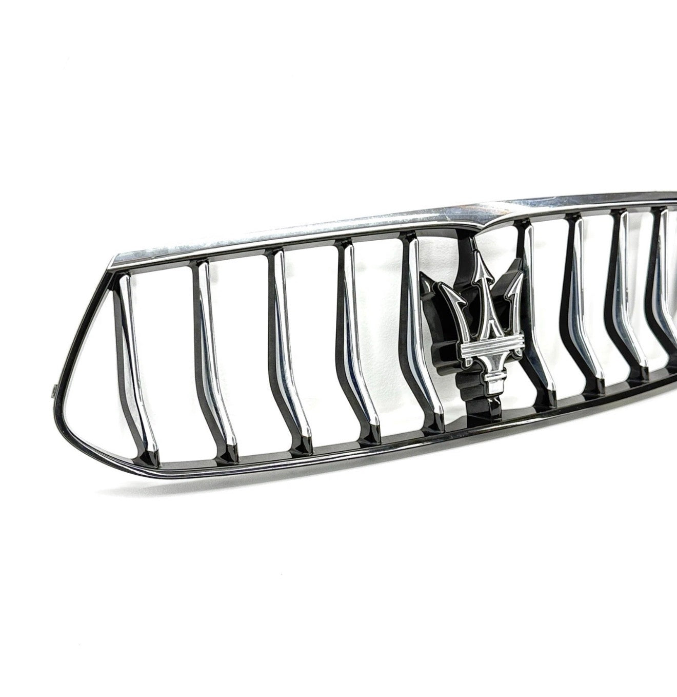 2018 - 2024 MASERATI GHIBLI FRONT BUMPER UPPER GRILLE CHROME W/ EMBLEM ASSEMBLY